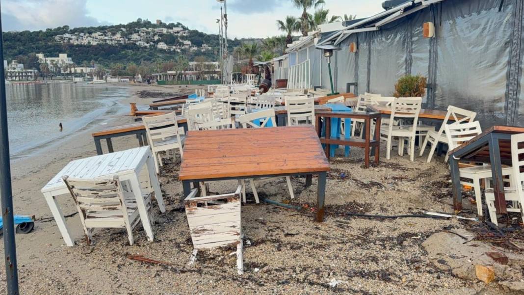 Gece saatlerinde başladı, sağanak yağış sele dönüştü! Sabahın ilk ışıklarıyla selin verdiği hasar ortaya çıktı 1